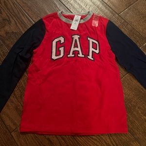 GAP boys long sleeve shirt size 6-7 brand new